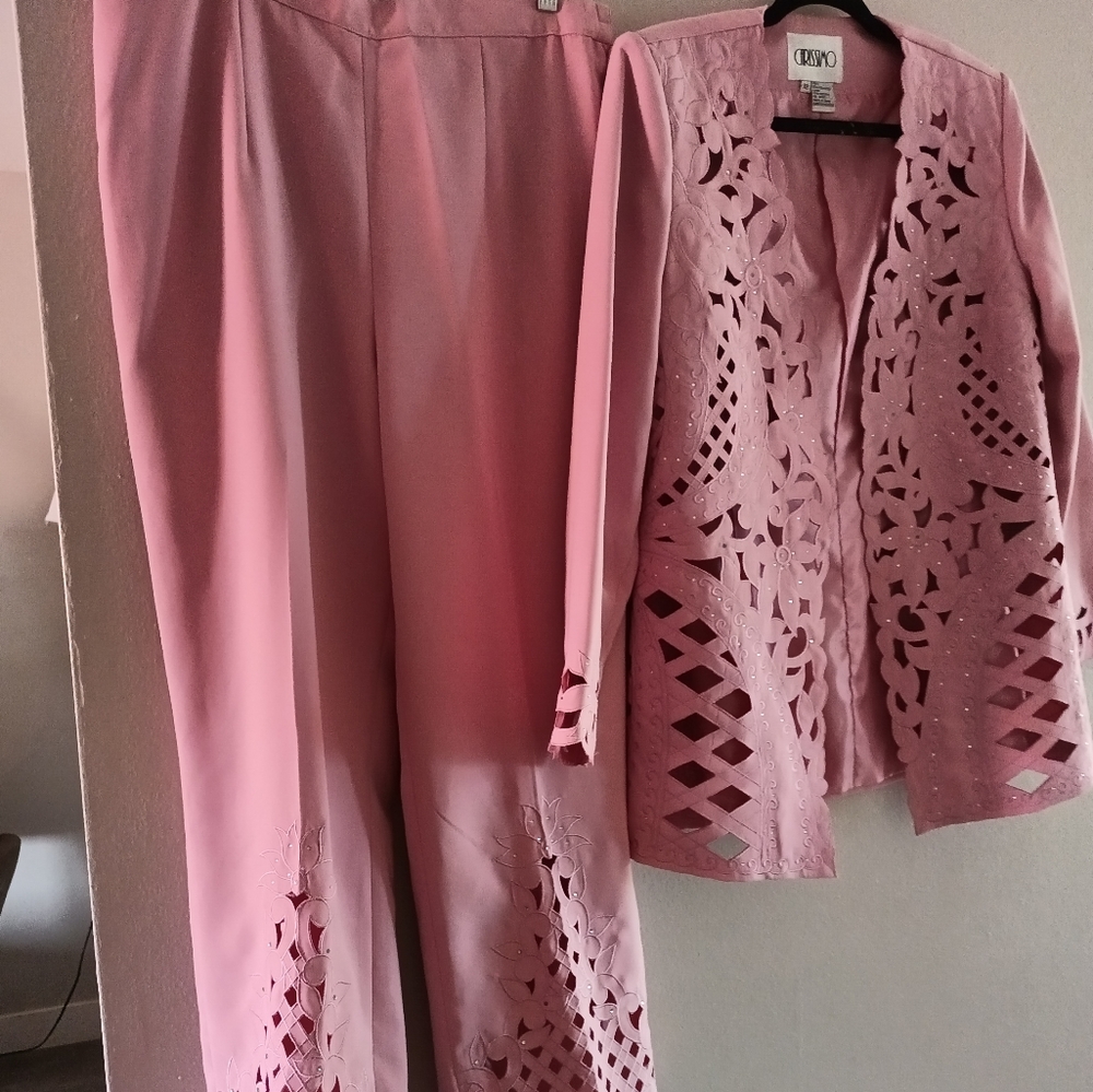 2 pieces a Blazer and a pants color pink